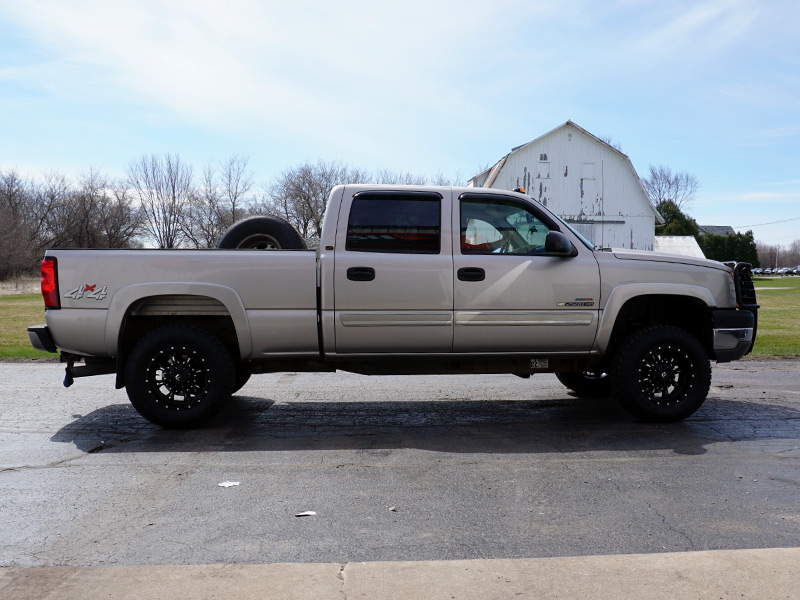 2005 Chevy Silverado 2 Inch Leveling Kit Rough Country Fuel Offroad Krank 18x9  12 Offset 18 By 9 Inch Wide Wheel Toyo Open Country At Ii 285 65r18 Tires 