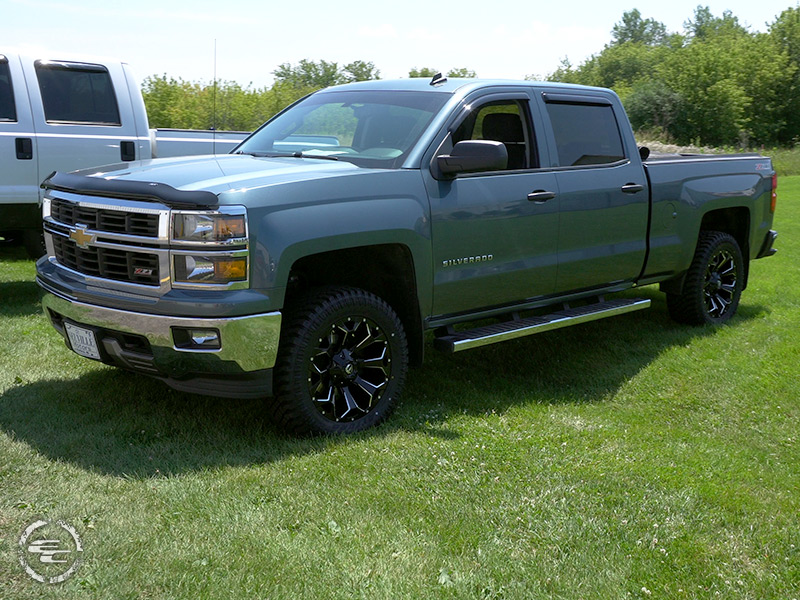2014 Chevy Silverado 1500 With 3 5 Inch Rough Country Lift Kit Fuel Offroad Assault 20x9 +20 Offset 20 By 9 Inch Wide Wheel Atturo Trail Blade Xt 33x12 5r20 Tire 