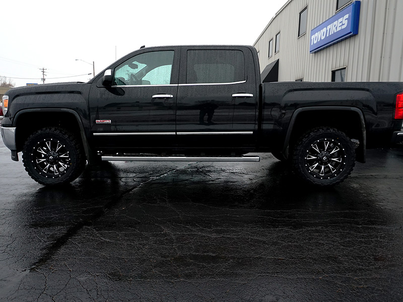2014 Gmc Sierra 1500 With Fuel Offroad Throttle 20x9 +20 Offset 20 By 9 Inch Wide Wheels Federal Couragia Mt 33x12 50r20 Tires 