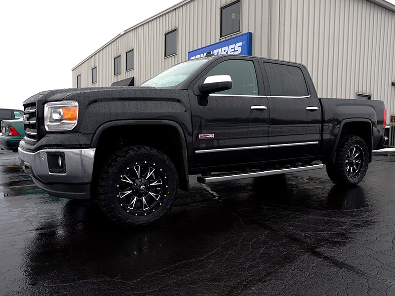 2014 Gmc Sierra 1500 With Fuel Offroad Throttle 20x9 +20 Offset 20 By 9 Inch Wide Wheels Federal Couragia Mt 33x12 50r20 Tires 