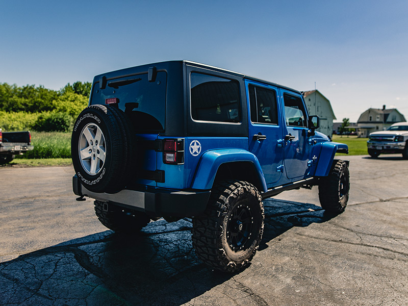 2014 Jeep Wrangler With 4 Inch Rough Country Lift Kit Raceline Raptor 981b 16x8 +00 Offset 16 8 Inch Wide Wheel Nitto Mud Grappler Extreme Terrain 315 75r16 Tire 