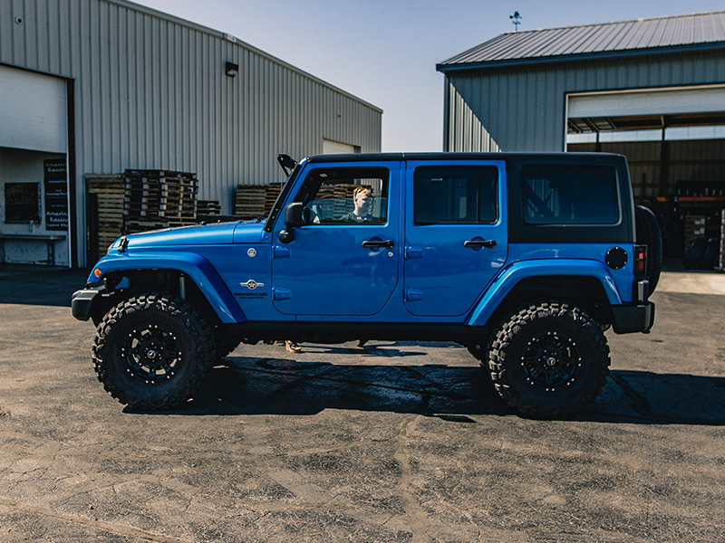 2014 Jeep Wrangler With 4 Inch Rough Country Lift Kit Raceline Raptor 981b 16x8 +00 Offset 16 8 Inch Wide Wheel Nitto Mud Grappler Extreme Terrain 315 75r16 Tire 