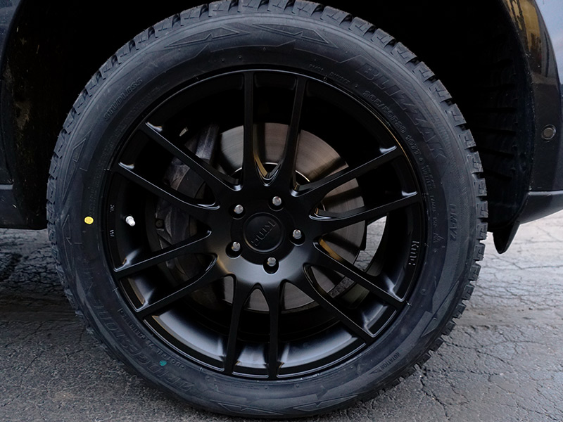 2014 Range Rover With Kmc Pivot Km696sb 20x8 5 +35 Offset 20 By 8 5 Inch Wide Wheel Bridgestone Blizzak 265 50r20 Tires 0