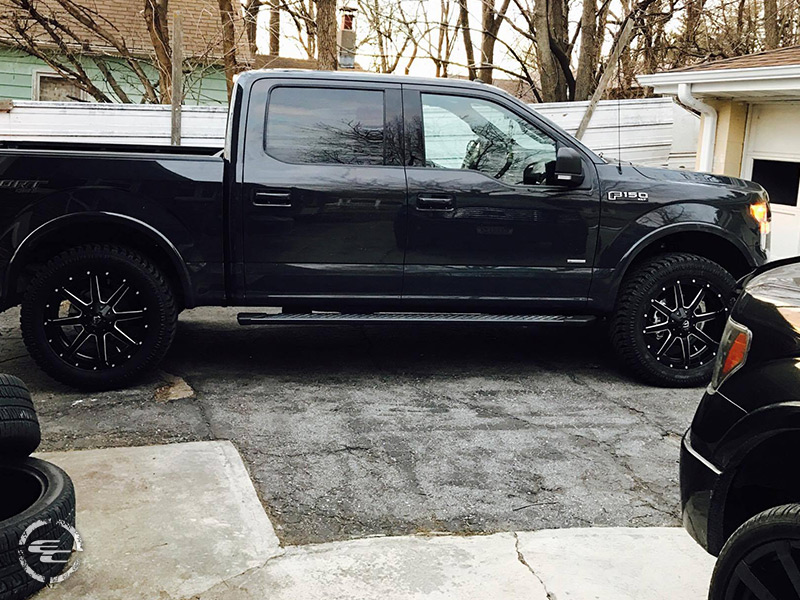 2016 Ford F 150 With 2 5 Inch Leveling Kit Fuel Offroad Maverick D538 22x9 5 +25 Offset 22 By 9 5 Inch Wide Wheel Atturo Trail Blade Xt 325 50r22 Tire 