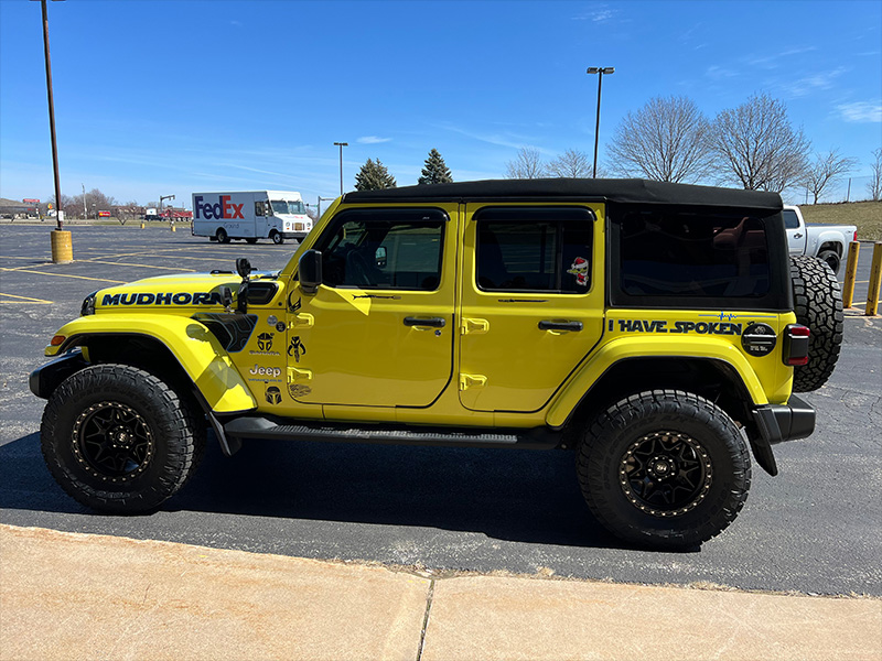 2023 Jeep Wrangler Sahara Hardrock H105 17x9 Toyo Open Country At3 35x12 50r17 2 5in Rough Country Lift Kit 