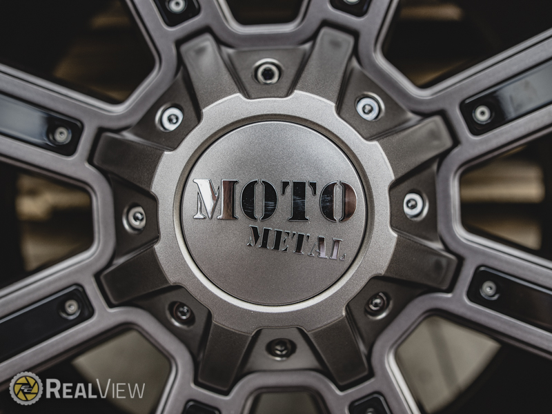 RealView of Moto Metal MO984 Matte Gray W/ Gloss Black Inserts 