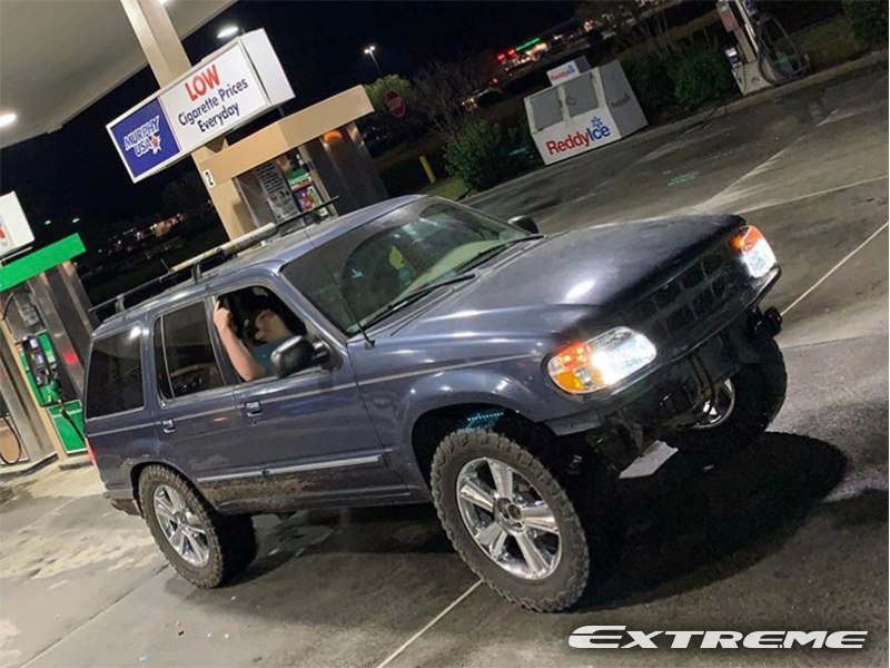 1998 Ford Explorer 35x12.5R20 Hankook Tires