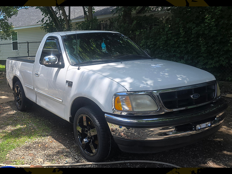 1998 Ford F-150 - 20x9 Voxx Replica Wheels 275/40ZR20 Arroyo Tires