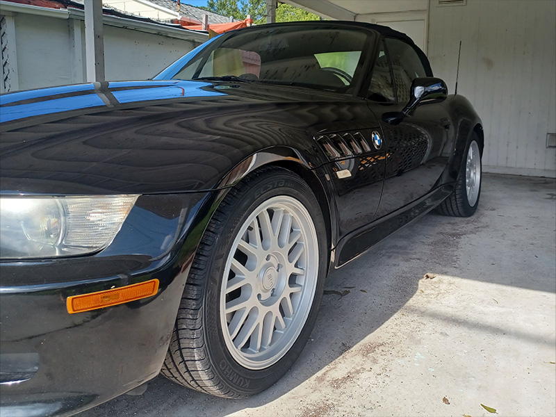 2000 BMW Z3 17x8 Motegi Racing Wheels 235/45R17 Kumho Tires