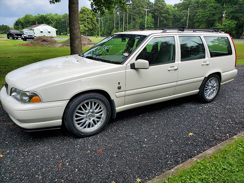 2000 Volvo V70 - 17x7.5 Voxx Wheels 215/50R17 Advanta Tires