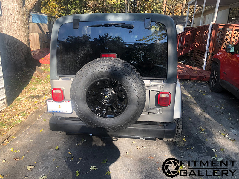 2001 Jeep Wrangler 15x8 Fuel Offroad Wheels LT31x10.50R15 Falken Tires