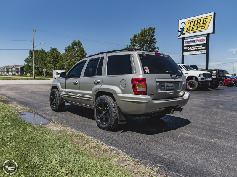 2004 Jeep Grand Cherokee 18x9 Fuel Offroad Wheels 255/55R18 Nitto Tires
