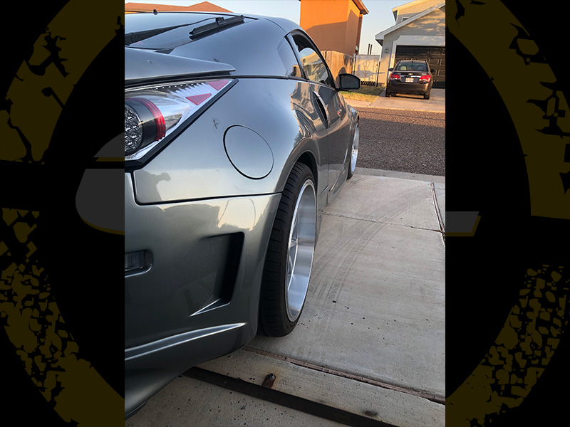2004 Nissan 350Z - Staggered XXR Wheels 245/35R20 Hankook Tires