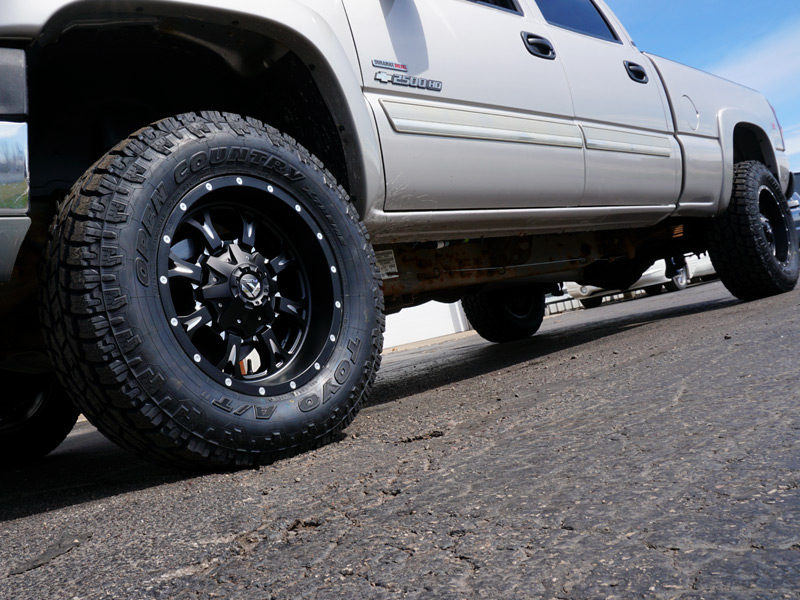 2005 Chevrolet Silverado 2500 HD 18x9 Fuel Offroad Toyo LT285/65R18