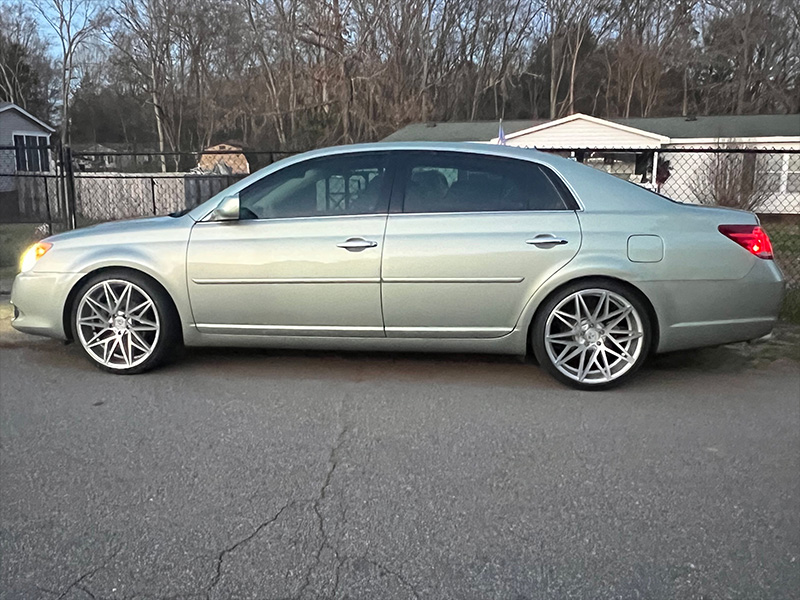 2009 Toyota Avalon - 20x8.5 Ravetti Wheels 225/35ZR20 Kenda Tires