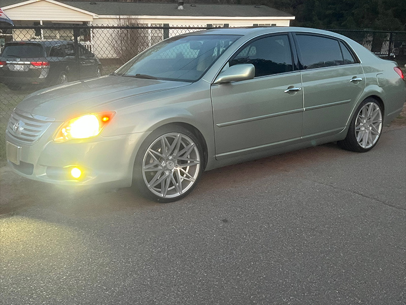 2009 Toyota Avalon - 20x8.5 Ravetti Wheels 225/35ZR20 Kenda Tires