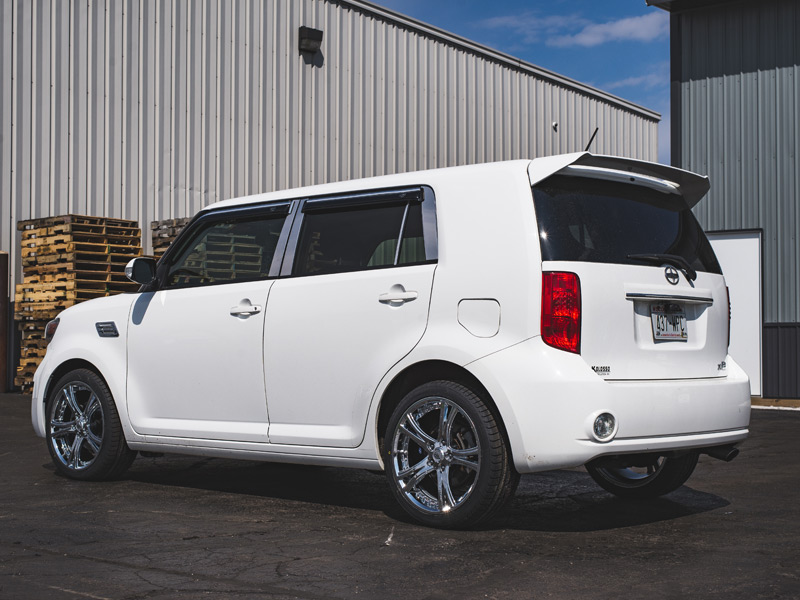 2010 Scion xB 225/40R18 Toyo Tires