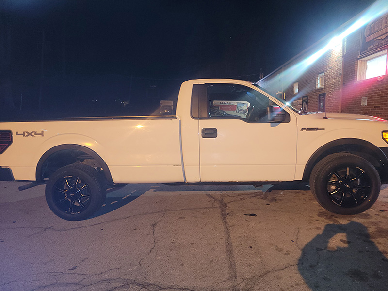 2011 Ford F-150 - 20x10 Moto Metal Wheels 275/55R20 Advanta Tires