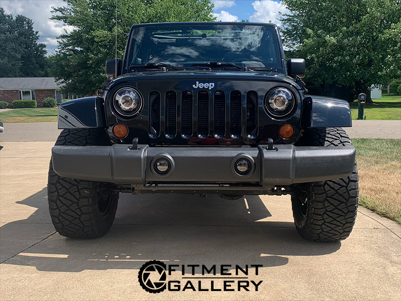 2012 Jeep Wrangler - 18x9 Fuel Offroad Wheels 305/60R18 Nitto Tires