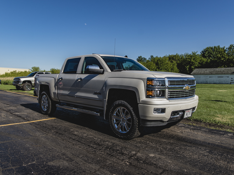 2015 Chevy Silverado 1500 With 3 5 Inch Rough Country Lift Kit N2 0 Front Shocks Atturo Trail Blade Xt 305 55r20 Tire 