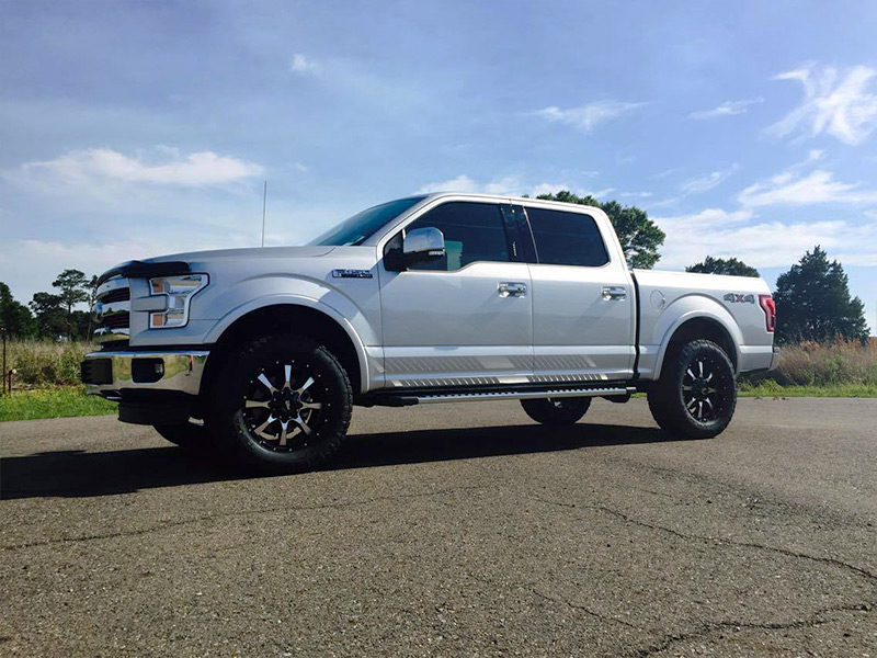 2015 Ford F 150 With 2 5 Inch Rough Country Leveling Kit Moto Metal 970 20x9 +18 Offset 20 By 9 Inch Wide Wheel Nitto Trail Grappler G2 295 60r20 Tire 