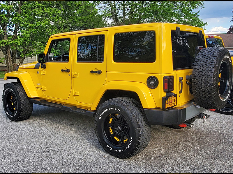 2015 Jeep Wrangler - 18x10 Moto Metal Wheels 35x12.50R18