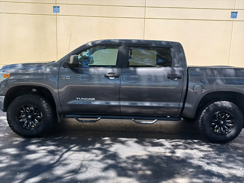 2015 Toyota Tundra 18x9 Fuel Offroad Wheels LT305/65R18 Toyo Tires