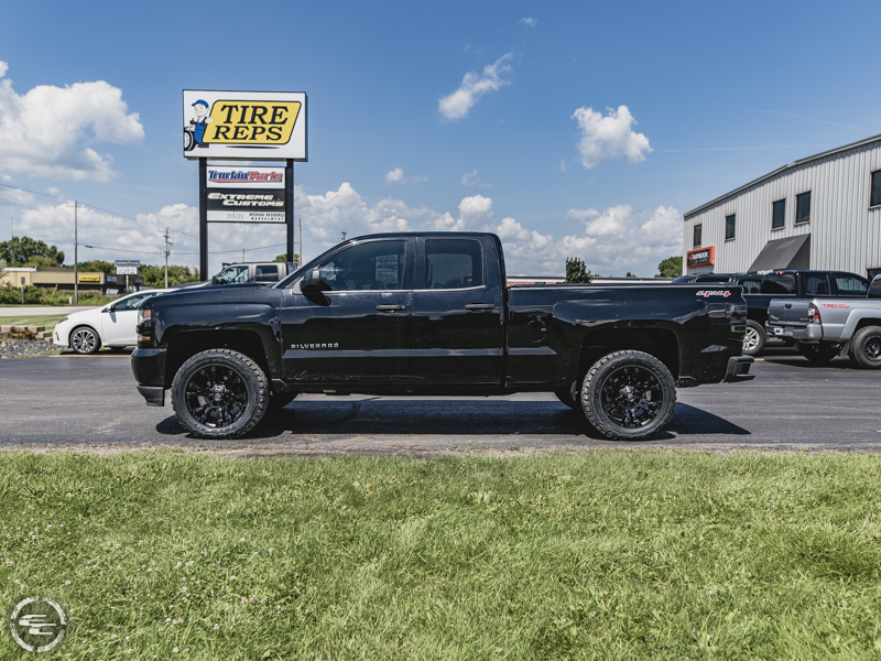 2016 Chevy Silverado 1500 With 2 Inch Rough Country Leveling Kit Fuel Offroad Vapor D560 20x9 +1 20 By 9 Inch Wide Wheel Toyo Open Country Rt 285 55r20 Tire 