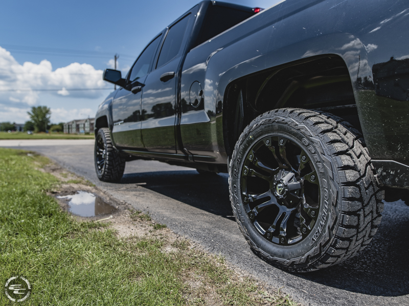 2016 Chevy Silverado 1500 With 2 Inch Rough Country Leveling Kit Fuel Offroad Vapor D560 20x9 +1 20 By 9 Inch Wide Wheel Toyo Open Country Rt 285 55r20 Tire 