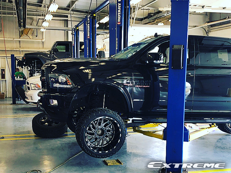 16 Ram 2500 22x14 Tis Wheels 33x12 5r22 Amp Tires Rough Country 2 5 Inch Leveling Kit