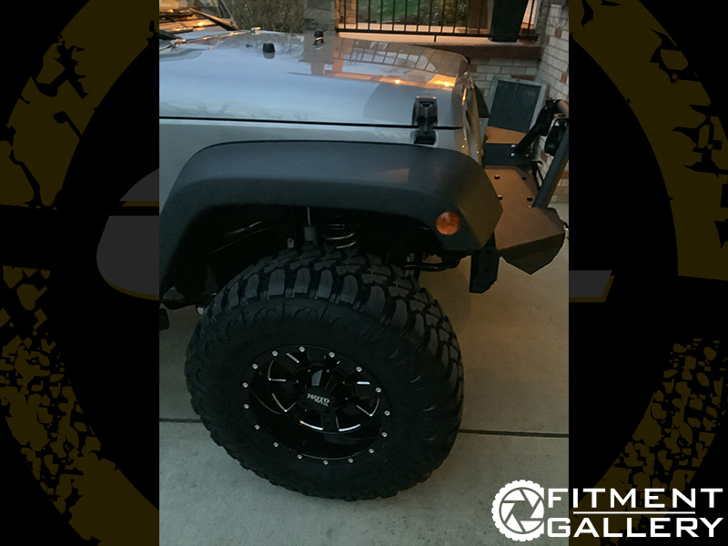 2016 Jeep Wrangler 17x10 Moto Metal Wheels 35x12.50R17 Nexen Tires