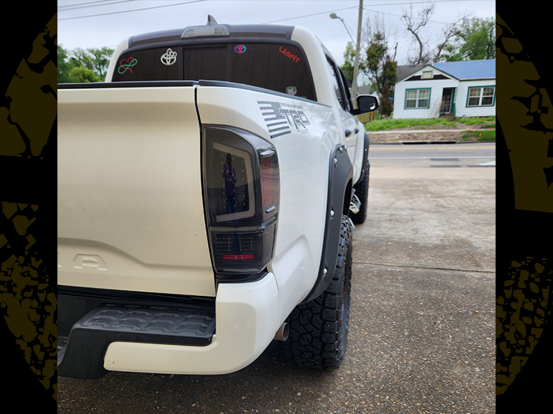 2016 Toyota 18x9 Impact Wheels LT33x12.50R18 Toyo Tires