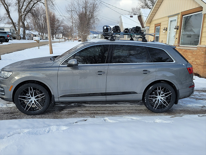 2017 Audi Q7 - 22x9 1AV Wheels 285/40R22 Toyo Tires