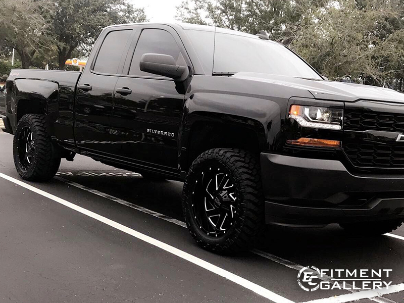 2017 Chevrolet Silverado 1500 20x10 Moto Metal Wheels 33x12.5R20