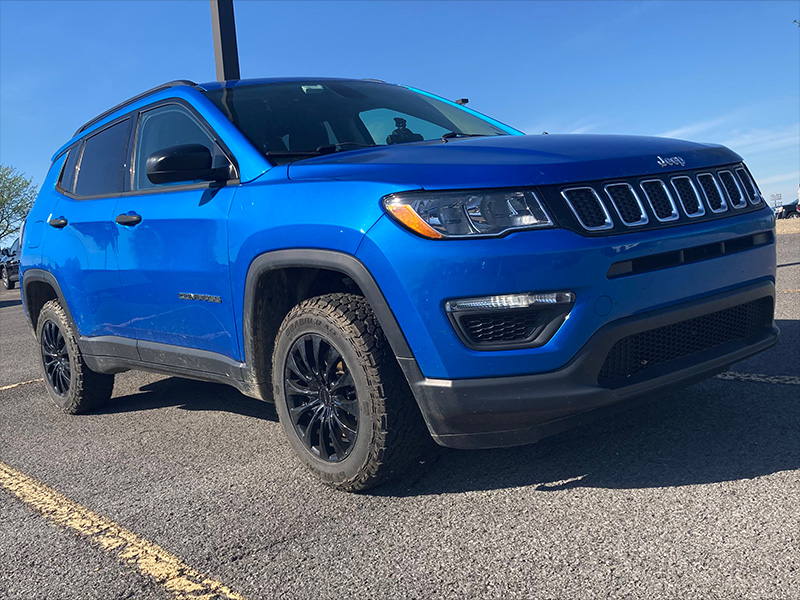 2017 Jeep Compass - 16x7.5 Motiv Wheels 215/65R16 General Tires