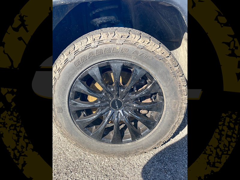 2017 Jeep Compass - 16x7.5 Motiv Wheels 215/65R16 General Tires