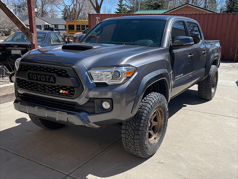 2017 Toyota 17x9 Fuel Offroad Wheels LT275/70R17 Falken Tires