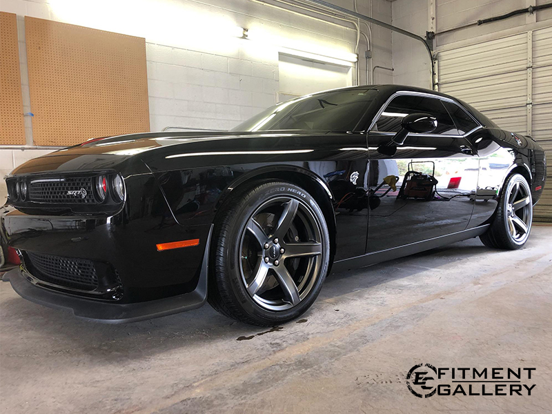 2018 Dodge Challenger 275/40ZR20 Pirelli Tires