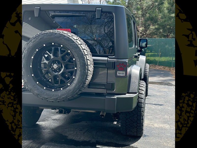2018 Jeep Wrangler JK - 20x10 XD Series Wheels LT33x12.50R20 Nitto