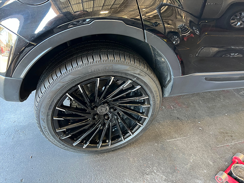 2018 Range Rover Evoque Lexani Wraith 20x10 Pirelli Scorpion 265 45r20 