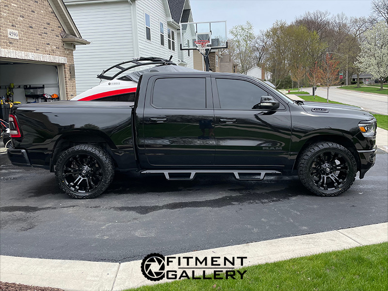 2019 Ram 1500 - 22x10 Fuel Offroad Wheels 33x12.50R22 Kenda Tires