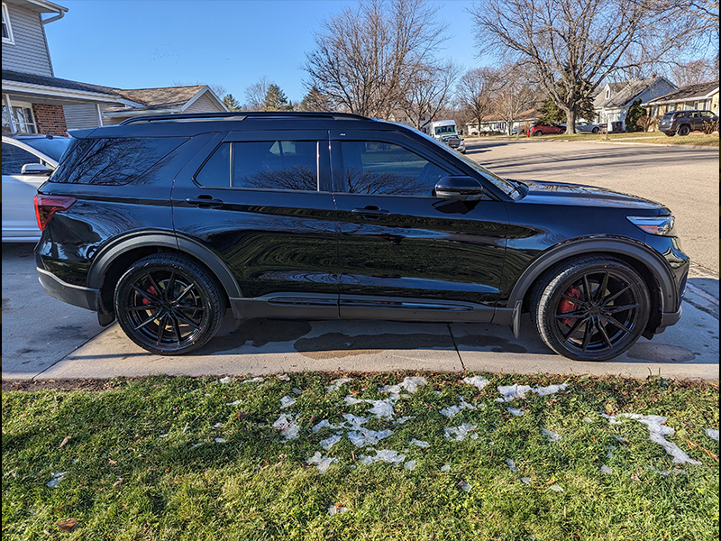 2020 Ford Explorer - 22x8.5 Kalon Alloys Wheels 275/40R22 Ironman Tires