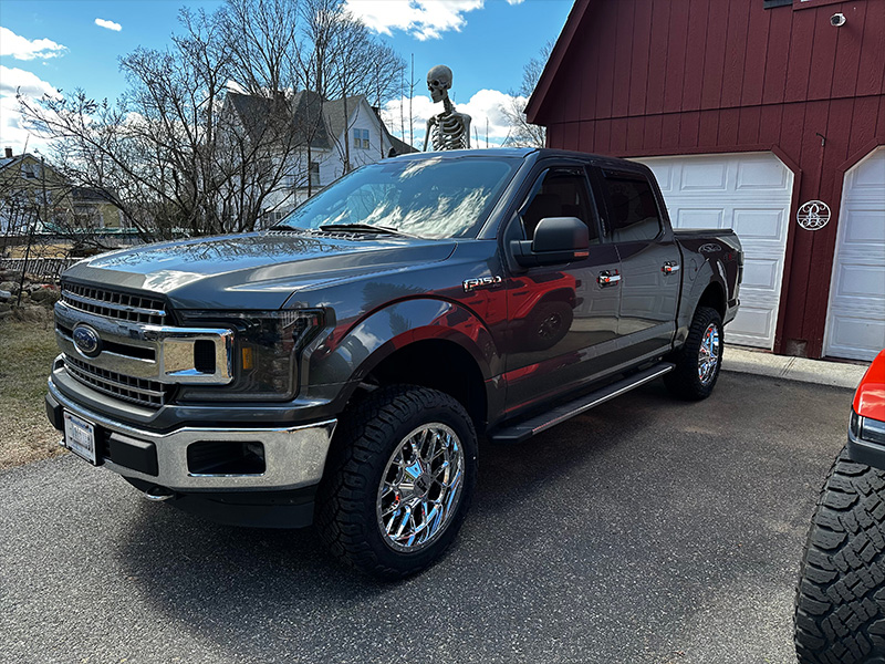2020 Ford F-150 - 20x9 Moto Metal Wheels 275/55R20 Goodyear Tires