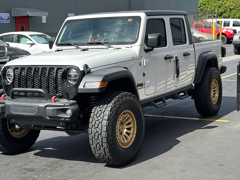 2020 Jeep Gladiator - 17x8.5 Black Rhino Wheels LT37x12.50R17 Toyo