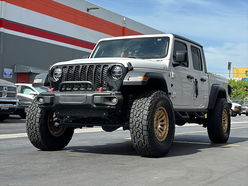 2020 Jeep Gladiator - 17x8.5 Black Rhino Wheels LT37x12.50R17 Toyo