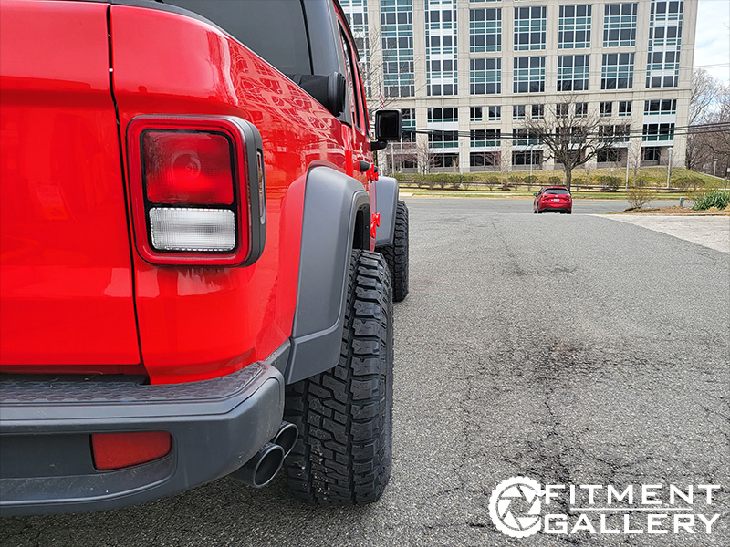 2020 Jeep Gladiator - 17x9 Fuel Offroad Wheels LT315/70R17 Mickey