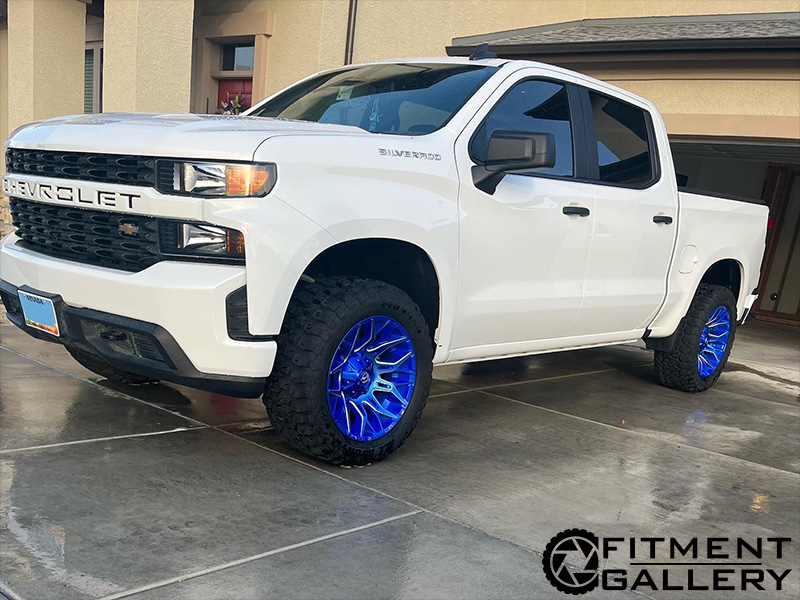 2021 Chevrolet Silverado 1500 Fuel Twitch 20x10 Ironman All Country Mt 33x12 50r20 2 5in Rough Country Leveling Kit 