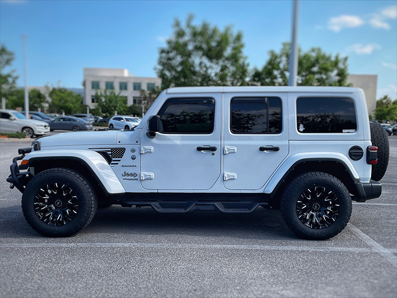2021 Jeep Wrangler - 18x9 Fuel Offroad Wheels P275/65R18 Toyo Tires