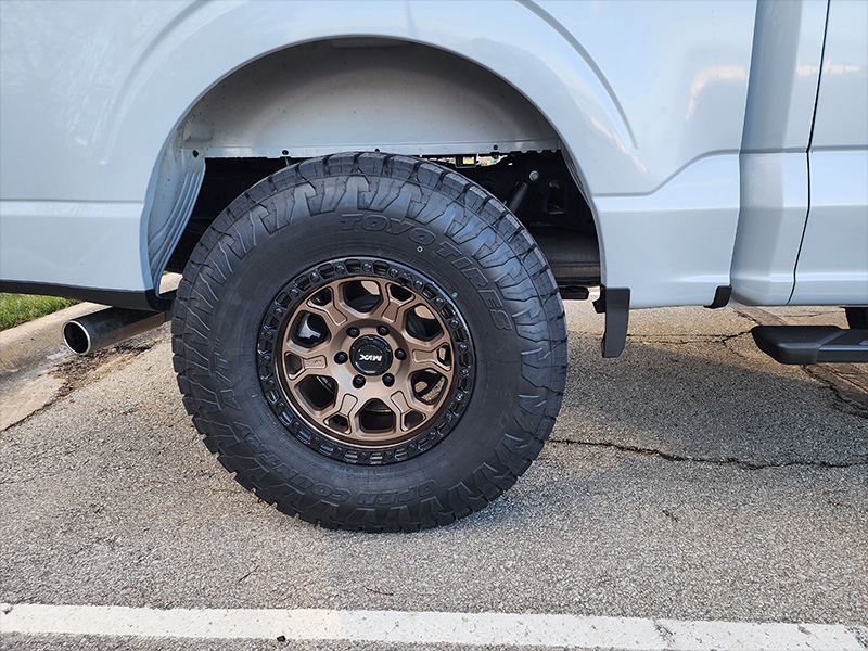 2022 Ford F150 Xlt Mvx 17x9 Toyo Open Country At3 35x11 5r17 3in Rough Country Leveling Kit 