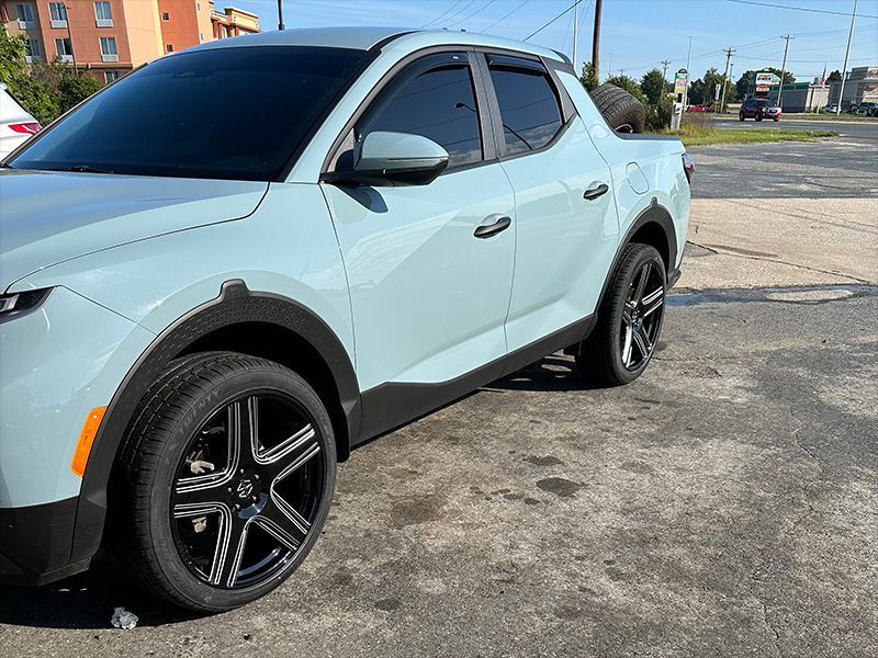 2022 Hyundai Santa Cruz - 22x9 Massiv Wheels 265/40ZR22 Lexani Tires